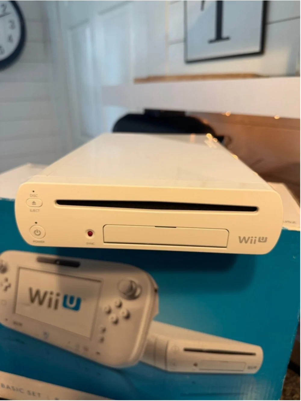 Like New Nintendo White Wii U Basic Set 8GB Console with Gamepad